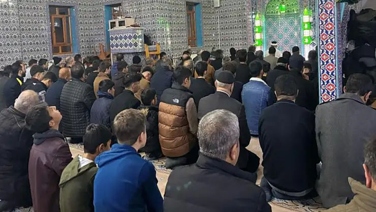 Ramazan ayının ilk teravih namazı kılındı