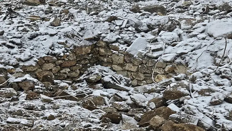 Rezerv alanında 2 bin yıllık sur duvarı bulundu