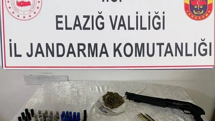 Ruhsatsız silahlar ele geçirildi