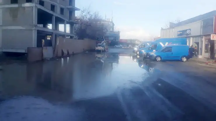 Şabaniye Mahallesi Sigorta Sokak göle döndü Sokak sakinleri çözüm bekliyor