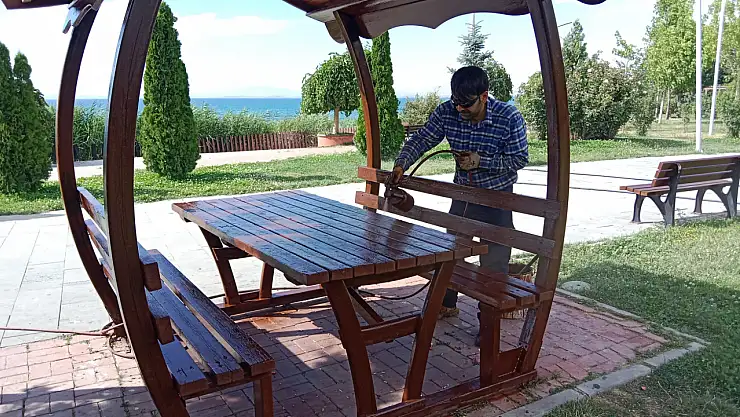 Sahil parklarında yenileme çalışması