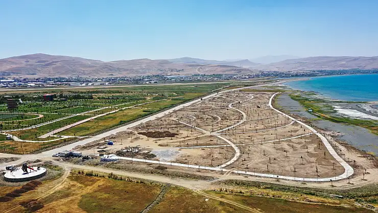 Sahil yolunda çalışmalar sürüyor