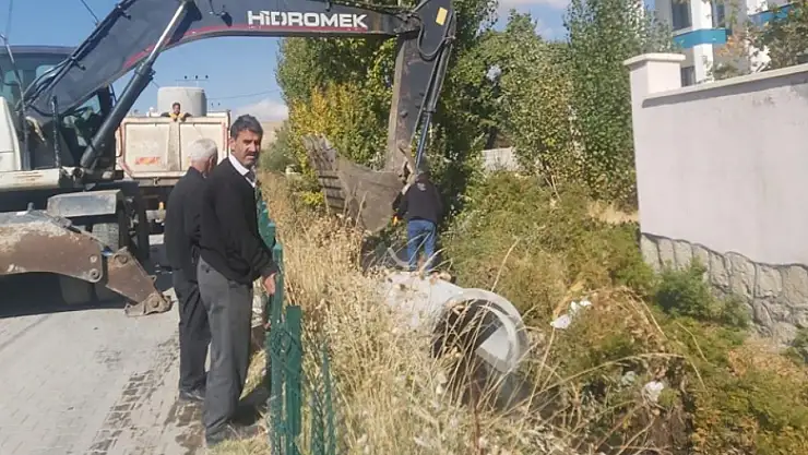 Salihiye Mahallesi'nde taşkın önleme ve yol çalışmaları