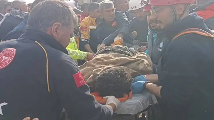 Şanlıurfa'da 2 katlı inşaatta göçük: 5 işçi altında kaldı