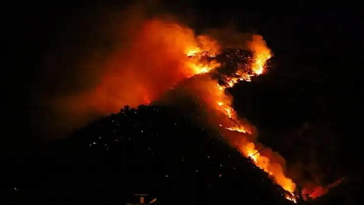Şemdinli'de korkutan yangın