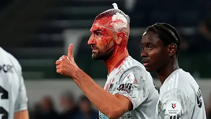 Serdar Dursun ve Jerome Opoku hava topu mücadelesinde çarpıştı