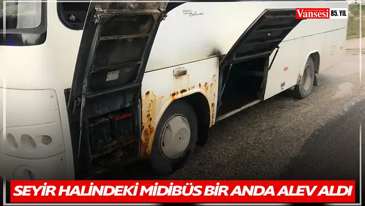 Seyir halindeki midibüs bir anda alev aldı