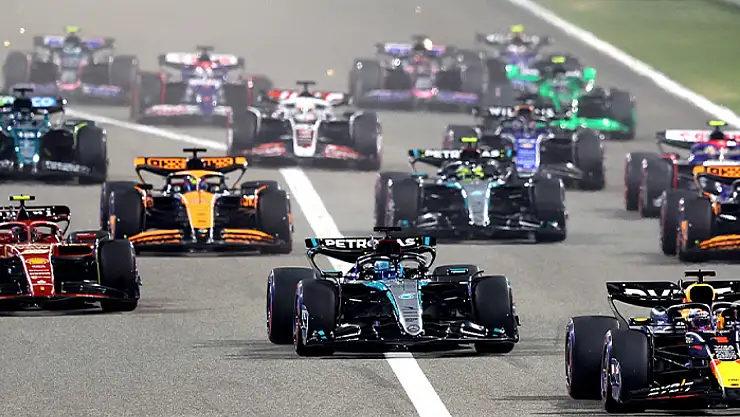 Sezonun ilk yarışı Max Verstappen'in
