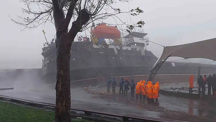 Şiddetli fırtınada Kuru yük gemisi karaya oturdu!