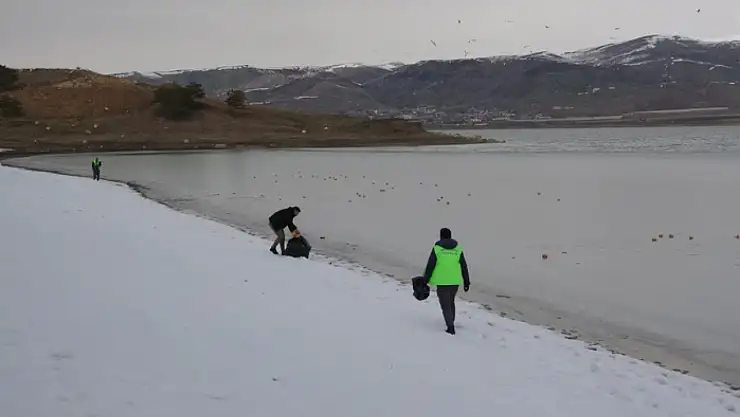 Sıhke Gölü dondu!