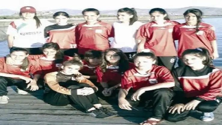 Siirt 'Genç Kızlar Futbol Şampiyonası'nda 2. oldu