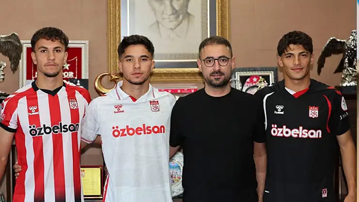 Sivasspor, 3 genç oyuncuyu profesyonel yaptı