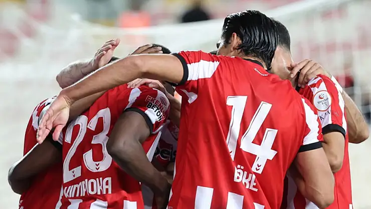 Sivasspor - Serik Spor maçının gelirleri Gazze'ye bağışlanacak