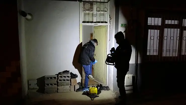 Sofra bezi silkelerken düşerek yaralanan ve kalbi duran kadın hayata döndürüldü