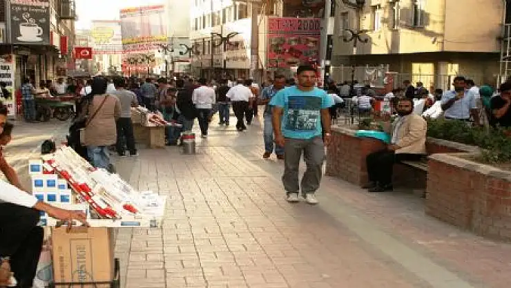 SANAT SOKAĞI'NDA 'SANAT'TAN ESER YOK