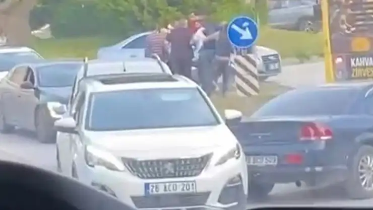 Sürücüler sokağı boks ringine çevirdi