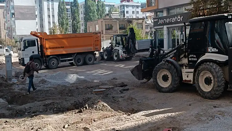 Suvaroğlu Caddesi ve Polatoğlu Sokak'ta yenileme çalışmaları sürüyor