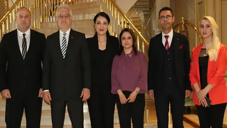 Tamer Karadağlı: Van'ı tiyatroyla tanıtacağız