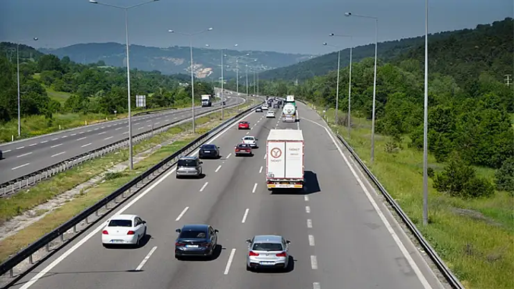 Tatilcilerin dönüş yolculuğu sürüyor