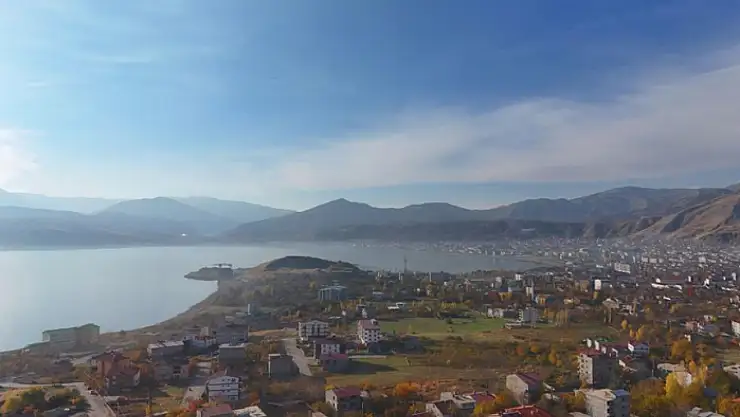 Tatvan'da sonbaharın büyüleyici renkleri görüntülendi