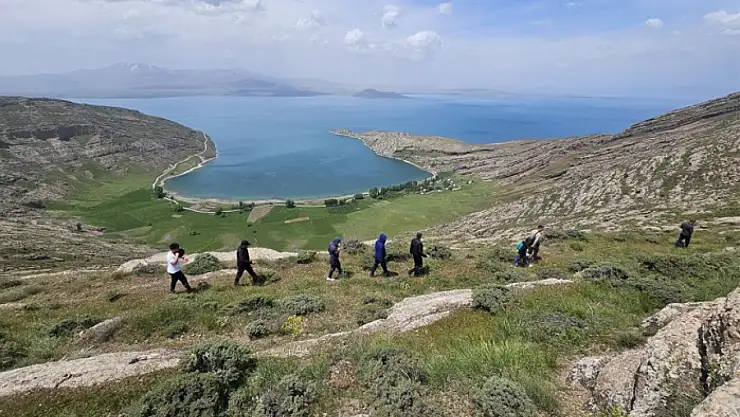 'Tatvanname' kitabı için İncekaya kraterine gezi ve inceleme ziyareti