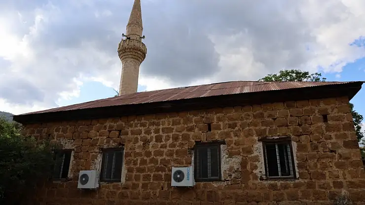 Tescilli tarihi cami geçmişin izlerini geleceğe taşıyor