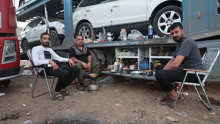 Tır şoförlerinin sandık başında iftar sofrası