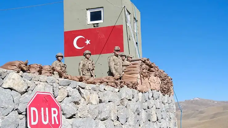 Tuğgeneral Avkıran'dan Başkale Güzeldere Karakolu'na ziyaret