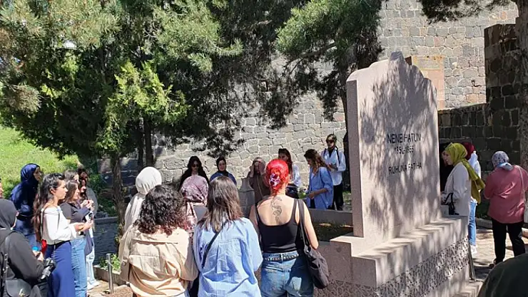 Turizm Fakültesi öğrencileri tabyalarda ders yaptı