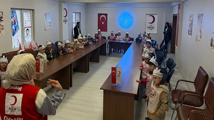 Türk Kızılay Van Şubesi, minik misafirlerini ağırladı