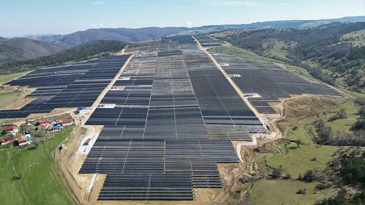 Türkiye'nin en büyük GES projesi elektrik üretmeye başladı