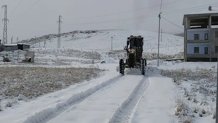 Tuşba Belediyesi'nden karla mücadele çalışması