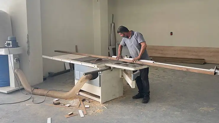 Tuşba Belediyesi parklardaki masaların tamiratı için hazırlıkları tamamladı