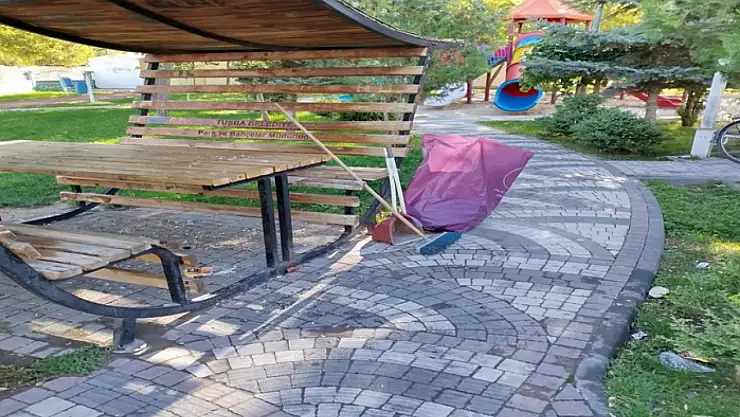 Tuşba Belediyesi, parkları daha temiz ve yaşanabilir hale getiriyor