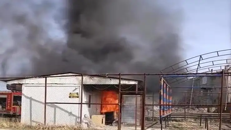 Tuşba'da konteyner yangını