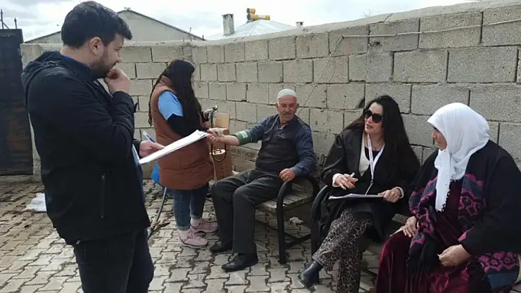 Tuşba ekipleri kapı, kapı gezerek sağlık hizmeti veriyor