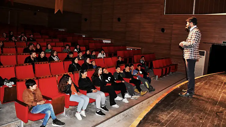 Ücretsiz tiyatro etkinlikleri devam ediyor
