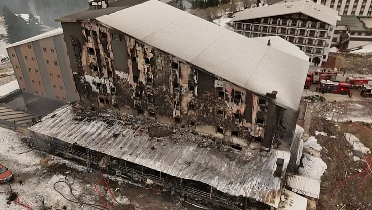 Uludağ'da yanan otel günün ağırınca dronla böyle görüntülendi