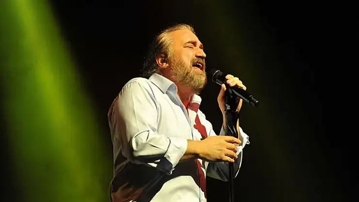 Ünlü sanatçı Volkan Konak hayatını kaybetti