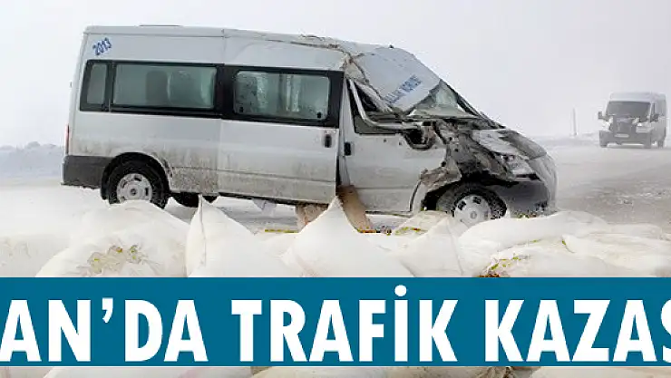 Çaldıran'da maddi hasarlı trafik kazası