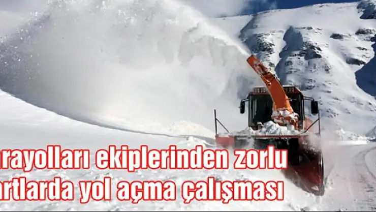 Karayolları ekiplerinden zorlu şartlarda yol açma çalışması 