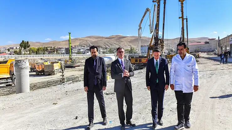 Vali Balcı, 800 Yataklı Şehir Hastanesi inşaatını inceledi
