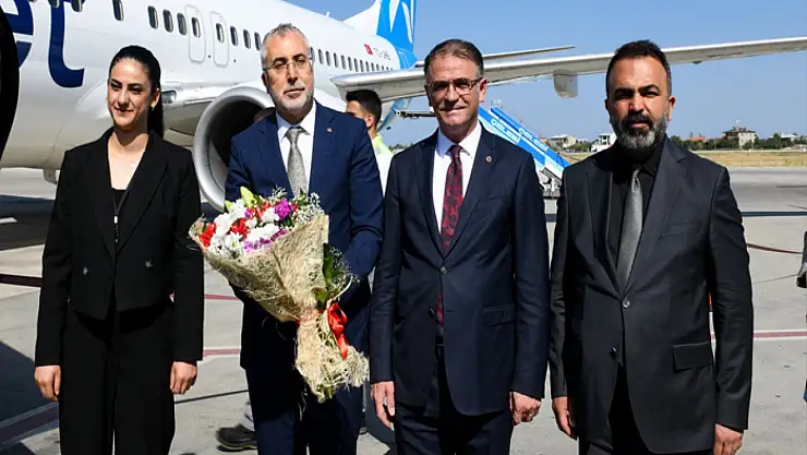 Vali Balcı, Bakan Işıkhan'ı havalimanında karşıladı