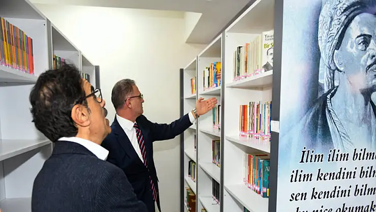 Vali Balcı'dan Edremit Kütüphanesine ziyaret