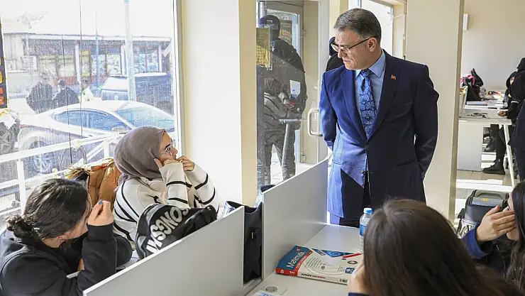 Vali Balcı'dan Etüt Merkezindeki Öğrencilere Ziyaret