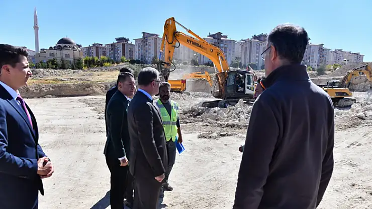 Vali Balcı, Edremit Ağız ve Diş Sağlığı Merkezi inşaatını inceledi