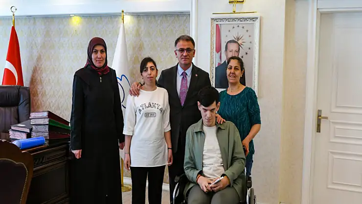 Vali Balcı, engelli vatandaşları makamında kabul etti