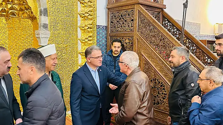 Vali Balcı Hüsrevpaşa Camii'nde vatandaşlarla bayramlaştı