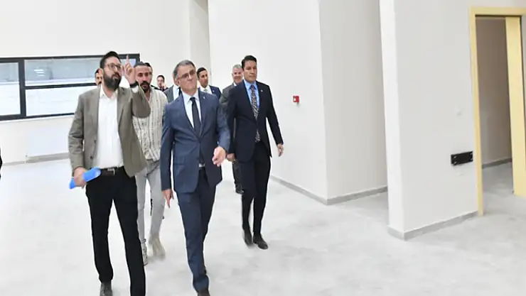 Vali Balcı, Muradiye'deki kültür merkezinde incelemelerde bulundu