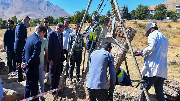 Vali Balcı, Selçuklu Mezarlığında çalışmaları inceledi